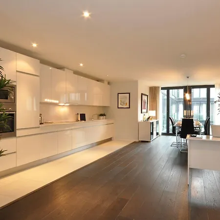 Your Base - Grand Canal Square Apartment Dublin